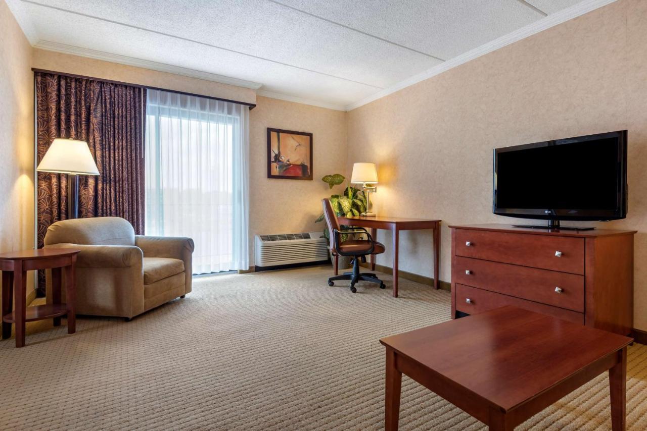 Best Western Plus Oswego Hotel And Conference Center Exteriör bild