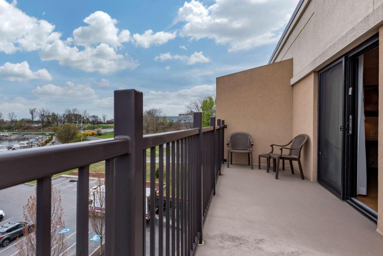Best Western Plus Oswego Hotel And Conference Center Exteriör bild