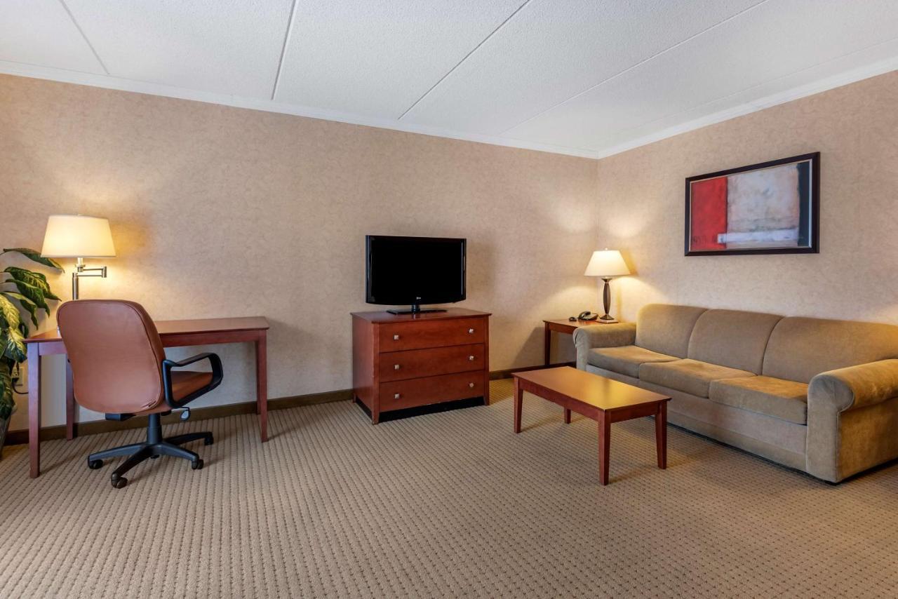 Best Western Plus Oswego Hotel And Conference Center Exteriör bild