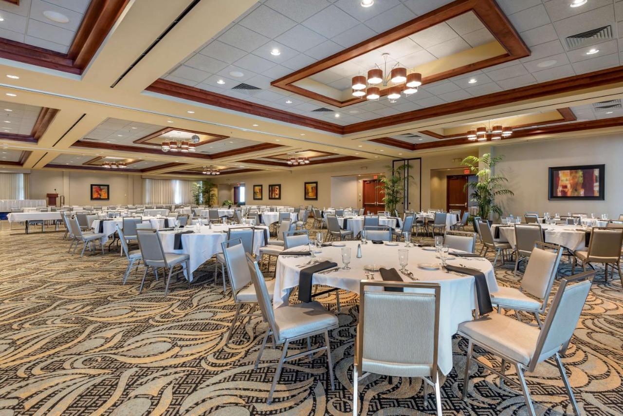 Best Western Plus Oswego Hotel And Conference Center Exteriör bild