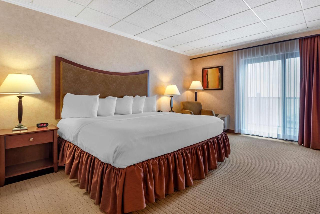 Best Western Plus Oswego Hotel And Conference Center Exteriör bild